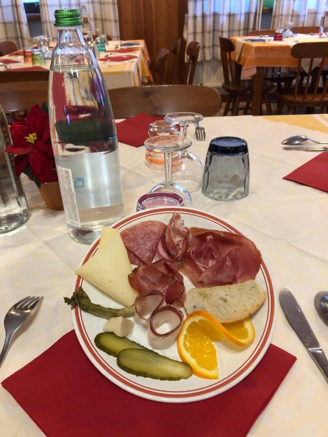 Hotel Genzianella Presenaio エクステリア 写真