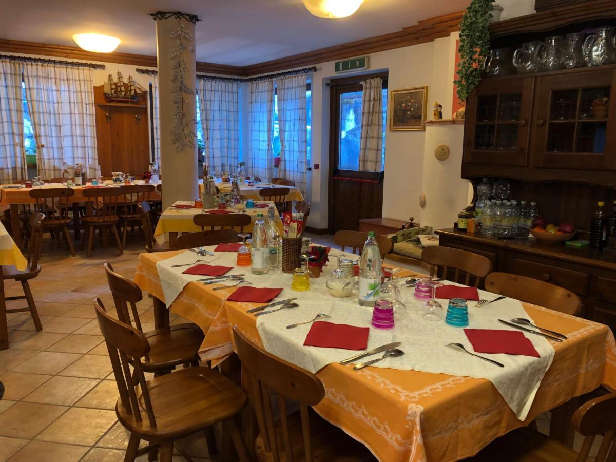 Hotel Genzianella Presenaio エクステリア 写真
