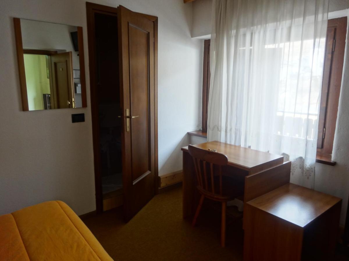 Hotel Genzianella Presenaio エクステリア 写真
