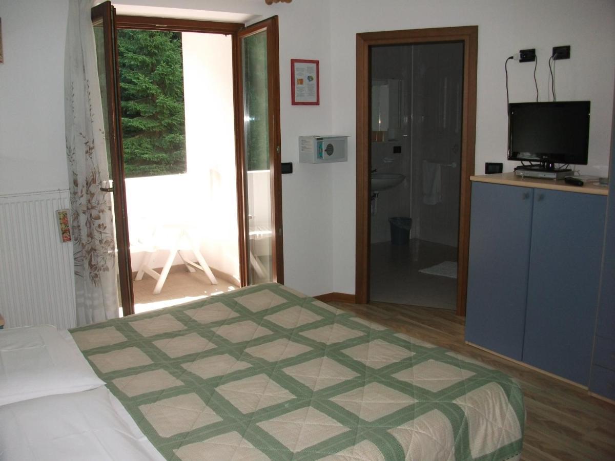 Hotel Genzianella Presenaio エクステリア 写真